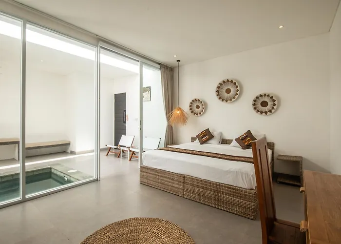 Minimalist With Pool #jade3 *