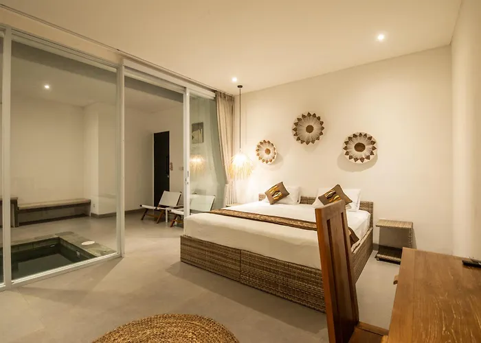 Minimalist With Pool #jade3 *